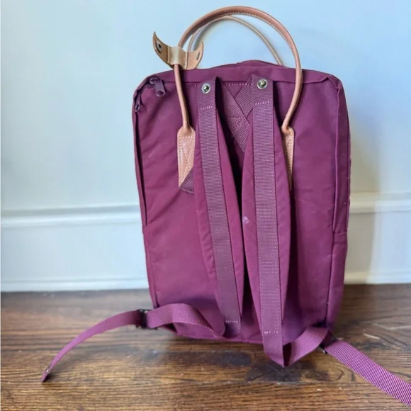 Fjallraven Kånken Backpack - Burgundy - Picture 3 of 4